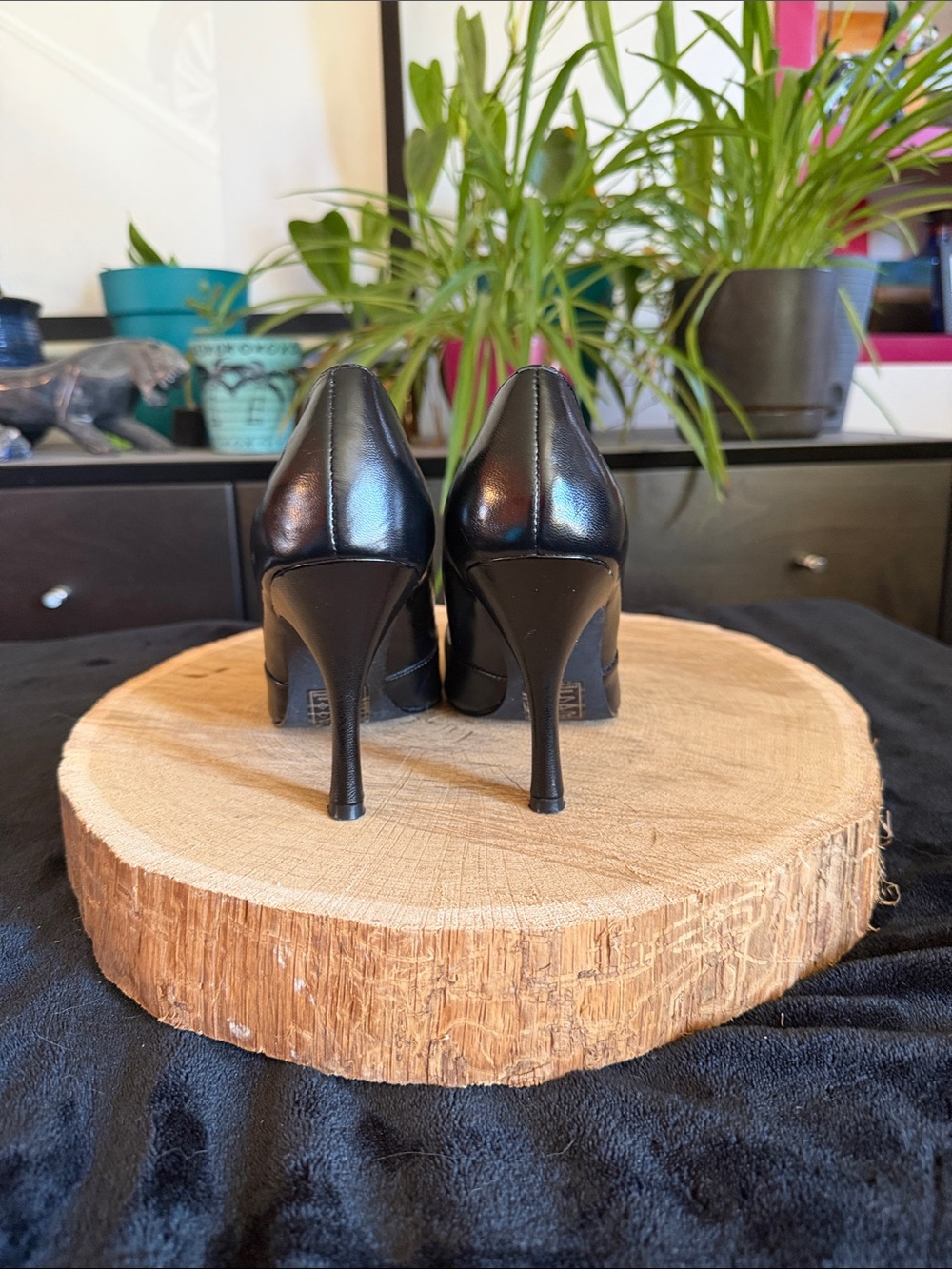 Roberto Vianni Classic Black Pointed-Toe Stiletto Heels - Picture 3 of 7